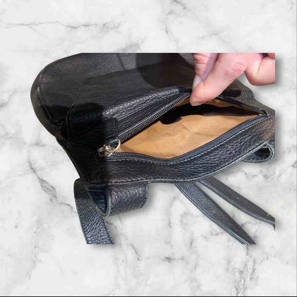 Black
Leather travelsmith - Picture 6 of 8